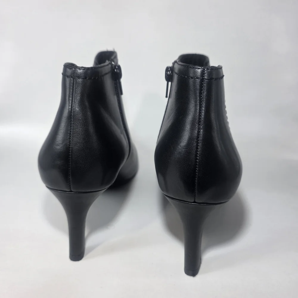Clarks Women’s Black Leather Ankle Boots Size 9 Heeled Booties New